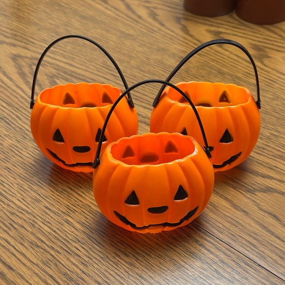 Autumn Pumpkin and Leaf Decor Set - Picture 3 of 6